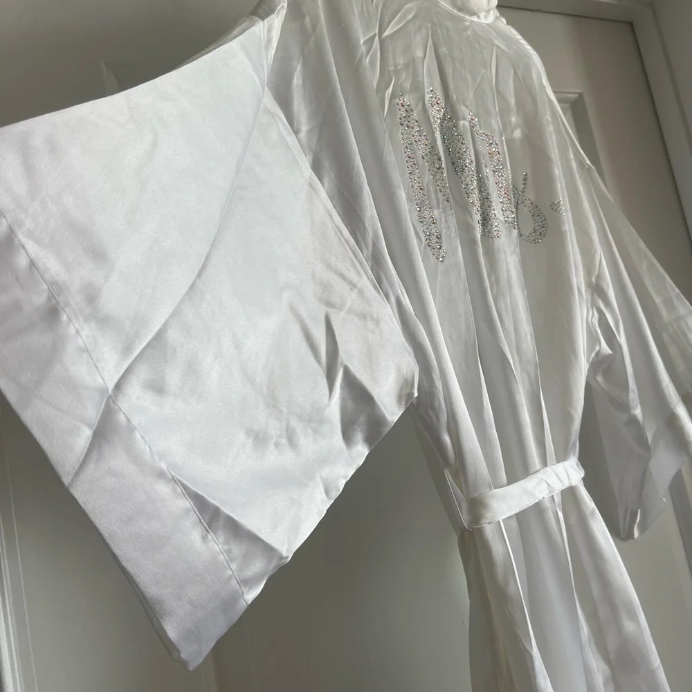 VS Robe - Picture 6 of 8